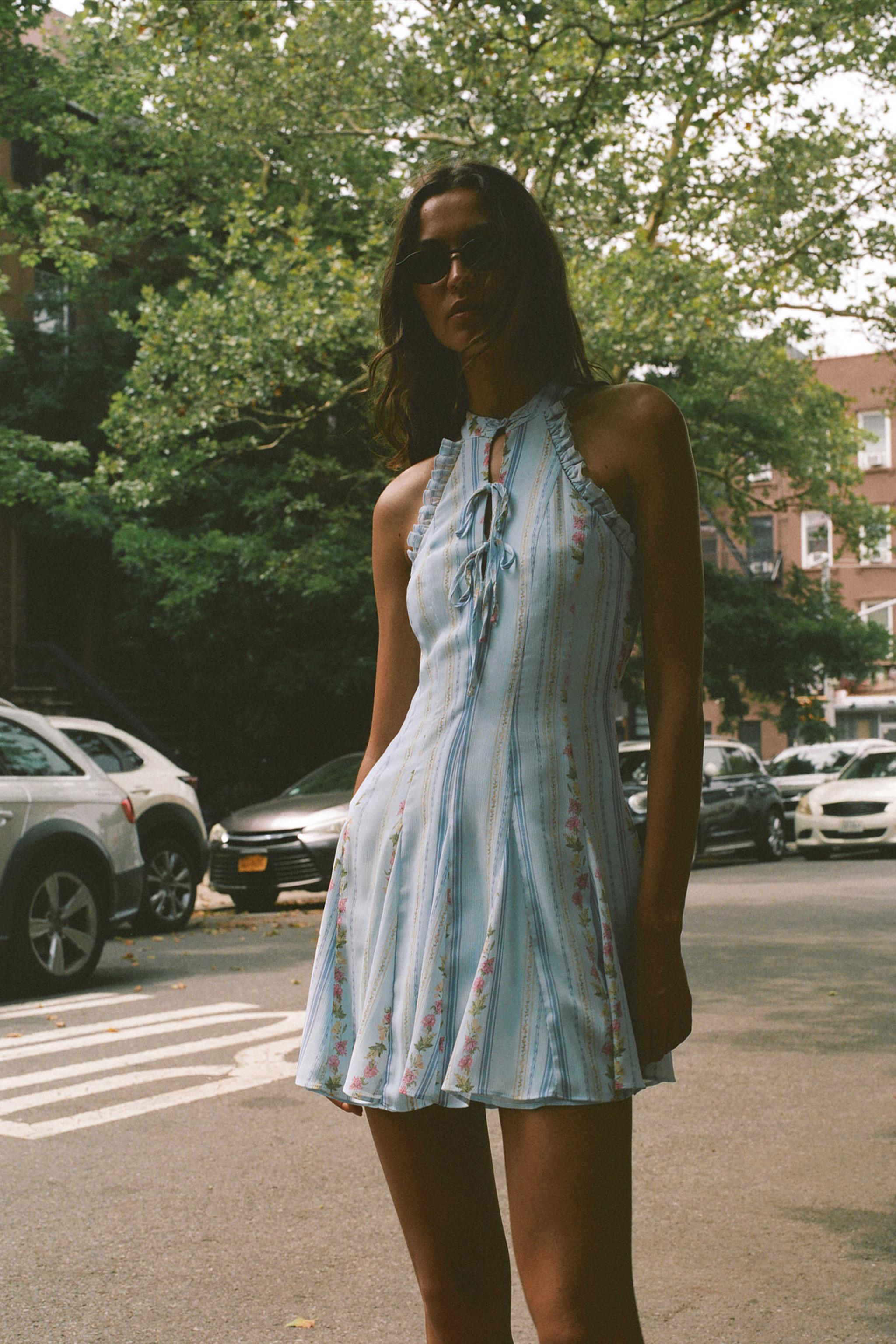 FLORAL PRINT HALTER MINI DRESS